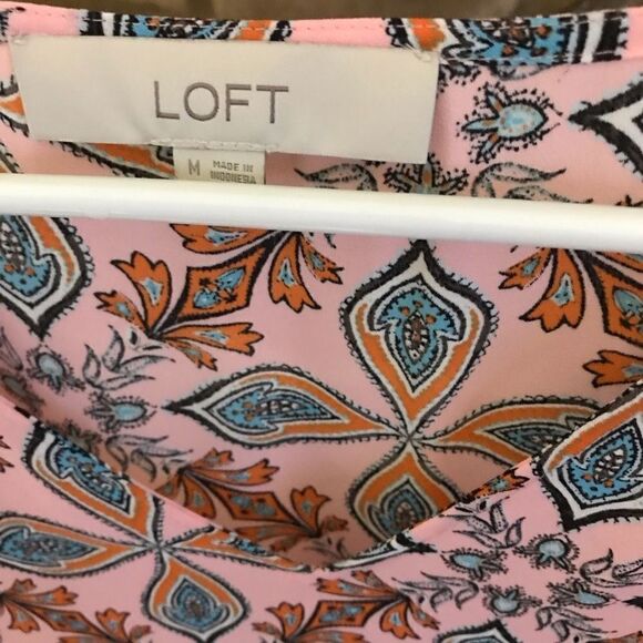 Loft size Medium Top short ruffle sleeve Blouse Pink floral casual career - Picture 4 of 7